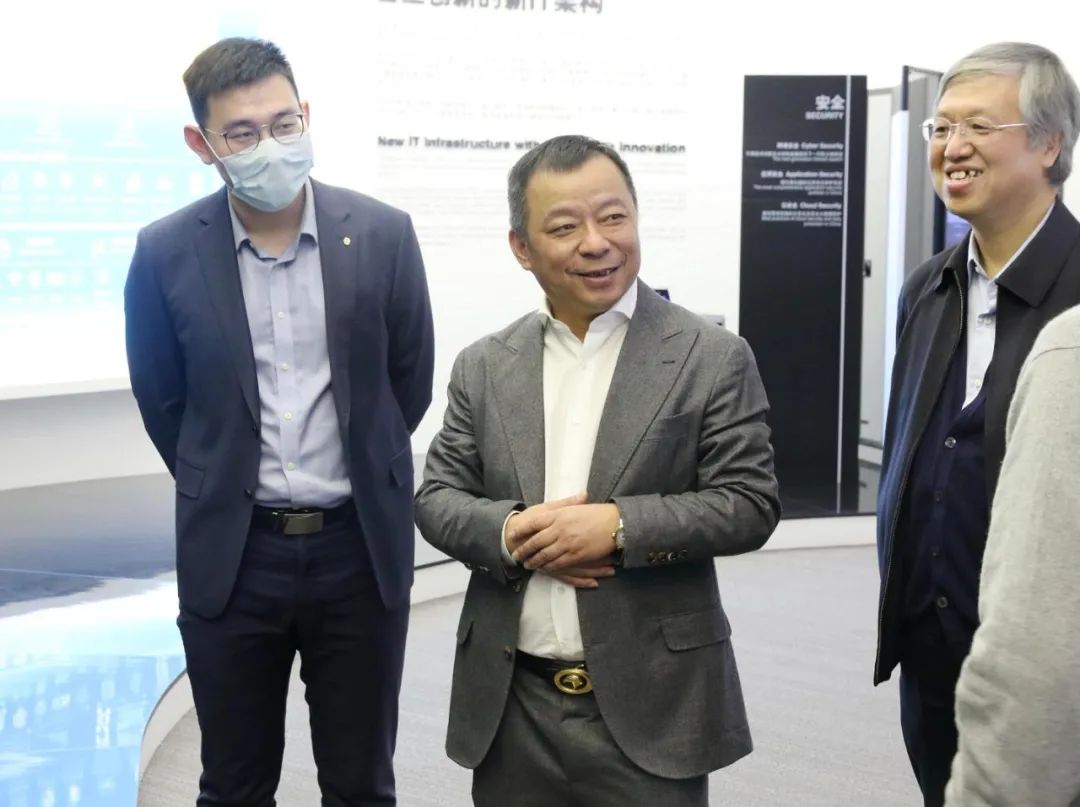 中新社|专访董事长骆锴:万物智联,让“全民认证”不再遥远!