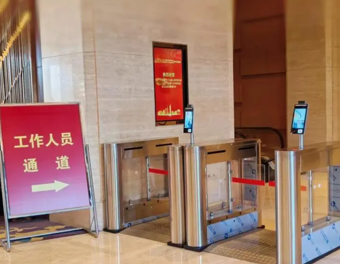 安全与效率兼得：两会背后的智能安防升级